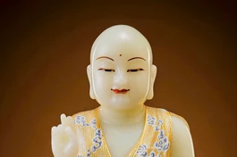 Lần đầu tiên cung rước tượng Phật ngọc bảo tướng sơ sanh trong Lễ rước Phật tối 8-4 âm lịch tại TP.HCM