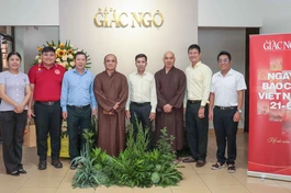 Đoàn lãnh đạo Đảng ủy - HĐND - UBND - Ủy ban MTTQVN phường Xuân Hòa thăm, chúc mừng Báo Giác Ngộ vào sáng 19-6 - Ảnh: Nguyên Tài/BGN