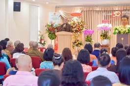 Thượng tọa Thích Tâm Hải, Tổng Biên tập Báo Giác Ngộ chia sẻ và tri ân trong buổi họp mặt Kỷ niệm 101 năm Ngày Báo chí Cách mạng Việt Nam, tại trụ sở tòa soạn Báo Giác Ngộ - Ảnh: Quảng Đạo