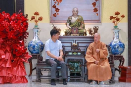 Đức Pháp chủ tiếp thân mật Thứ trưởng Bộ Tư pháp Nguyễn Thanh Tịnh - Ảnh: Nguyên Tài/BGN