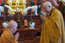 Nhị vị Hòa thượng thực hiện nghi thức đối thú Tự tứ