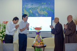 Lãnh đạo tỉnh Bà Rịa - Vũng Tàu tặng quà và thăm hỏi chư tôn giáo phẩm GHPGVN trong niềm hoan hỷ