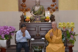 Ông Nguyễn Hữu Hiệp, Bí thư Thành ủy Thủ Đức thăm Đức Pháp chủ