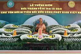 Tôn dung Đức Thánh Tổ Ni Đại Ái Đạo được thiết trí trang nghiêm tại lễ đài chùa Sùng Đức - TP.Thủ Đức