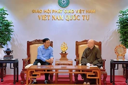 Hòa thượng Thích Lệ Trang, Phó Chủ tịch Hội đồng Trị sự, Trưởng ban Trị sự GHPGVN TP.HCM cùng ông Nguyễn Duy Tân, Giám đốc Sở Tôn giáo và Dân tộc TP.HCM 