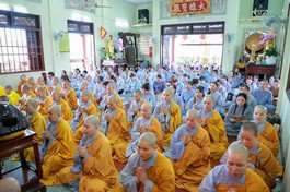 Đạo tràng Ni viện Vạn Hạnh trang nghiêm phúng tụng kinh Vu lan 