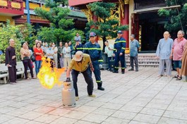 Chư Tăng, Phật tử trực tiếp tham gia diễn tập tình huống xử lý khi có sự cố cháy nổ 