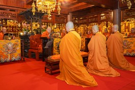 Hội đồng Thập sư đăng đàn truyền giới Tỳ-kheo tại giới trường chùa Minh Thành