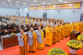 Chư Tăng Ni tại Hà Nội đón nhận Giáo chỉ tấn phong giáo phẩm của Ban Thường trực Hội đồng Chứng minh
