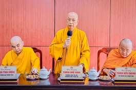 Thượng tọa Thích Huệ Khai, Trưởng ban Trị sự GHPGVN tỉnh Đồng Nai chủ trì phiên họp 
