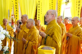 Chư tôn giáo phẩm Hội đồng Trị sự viếng tang Trưởng lão Hòa thượng Thích Phước Lợi