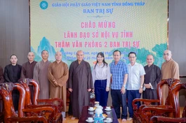 Phái đoàn lãnh đạo Sở Nội vụ tỉnh lưu niệm cùng Ban Thường trực Ban Trị sự GHPGVN tỉnh Đồng Tháp