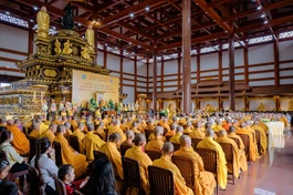 Quang cảnh buổi lễ tại chánh điện chùa Quốc Ân Khải Tường (xã Long Phước, TP.Đồng Nai)