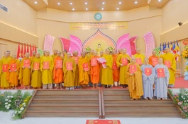 Chư tôn đức Ban Tăng sự GHPGVN tỉnh An Giang nhận quyết định chuẩn y nhân sự