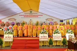 Chư tôn đức Ban Tăng sự GHPGVN tỉnh Đồng Tháp nhận quyết định chuẩn y