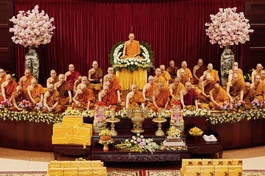 Lễ dâng y Kathina truyền thống của Phật giáo Nam tông tại tổ đình Bửu Long