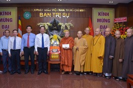 Ông Phan Văn Mãi, Ủy viên Trung ương Đảng, Phó Bí thư Thường trực Thành ủy, Chủ tịch UBND TP.HCM thăm, chúc mừng Ban Trị sự GHPGVN TP.HCM nhân Đại lễ Phật đản PL.2566