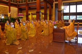 Chư vị Trưởng lão, chư Tăng thành viên BTS Phật giáo TP.HCM, BTS TP.Thủ Đức và 21 quận, huyện tác pháp đối thú an cư kiết hạ PL.2566