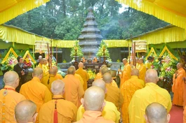 Sáng 19-11-Quý Mão (31-12-2023), lễ tảo tháp Đức Tổ sư Thiệt Diệu Liễu Quán đã được trang nghiêm tổ chức tại khu bảo tháp Tổ sư, núi Thiên Thai (TP.Huế) - Ảnh: Quảng Đạo