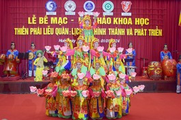 Trình diễn vũ khúc "Lục cúng hoa đăng" trong lễ bế mạc Hội thảo khoa học “Thiền phái Liễu Quán: Lịch sử hình thành và phát triển” với ý nghĩa dâng tấm lòng thành lên cúng dường Đức Tổ sư - Ảnh: Quảng Đạo