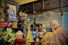 Lễ húy nhật Hòa thượng Hồng Đạo được trang nghiêm cử hành tại chùa Định Thành (Q.10) - Ảnh: Định Thành đạo tràng