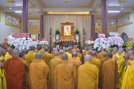 Lễ húy nhật tưởng niệm 11 năm ngày Đại lão Hòa thượng Thích Trí Tịnh viên tịch diễn ra tại chùa Vạn Đức vào sáng 27-3 - Ảnh: Quảng Đạo