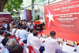 Lễ khai trương Trung tâm báo chí phục vụ Lễ kỷ niệm 50 năm ngày giải phóng miền Nam, thống nhất đất nước vào sáng 27-4 - Ảnh: Văn Phúc 