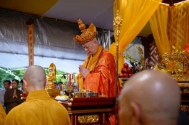 Hòa thượng Thích Lệ Trang đã đăng đàn chẩn tế siêu tiến chư anh linh vào chiều 14-6 (29-4-Bính Ngọ) tại công viên Lê Thị Riêng - Ảnh: Đại Thủy