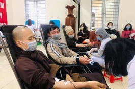 Chư Tăng sinh hoạt tại chùa tham gia hiến máu