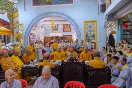 Quang cảnh lễ tổng kết và trao học bổng tại chùa Kim Thiền - Ảnh: Anh Phong