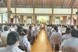 Trong thời pháp thoại do Ni sư Hạnh Chiếu thuyết giảng - Ảnh: Chánh Hùng Lực