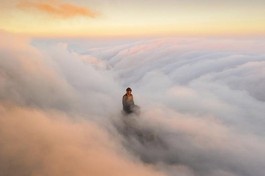 Ảnh đại tượng Phật trên đỉnh Fansipan đoạt giải Monochrome Awards 