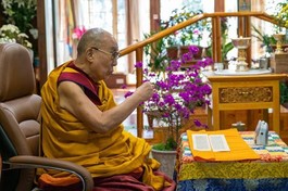 Đức Dalai Lama giảng pháp từ Dharamsala (Ấn Độ) ngày 6-11-2020 - Ảnh: dalailama.com