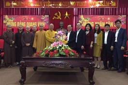 Đoàn lãnh đạo Phật giáo Vinh chúc Tết chính quyền thành phố - Ảnh: Hữu Tình