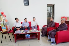 Buổi thăm và trò chuyện thân mật của lãnh đạo Ban Dân vận Thành ủy TP.HCM với chư tôn đức báo Giác Ngộ