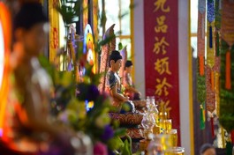 Tôn tượng Phật Dược Sư trang nghiêm tại pháp hội