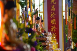 Tôn tượng Phật Dược Sư trang nghiêm tại pháp hội