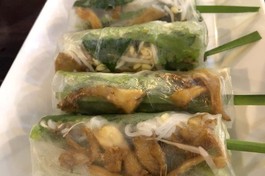 Mâm tết nhà bác sĩ: Ăn chay giải ngán, tán lộc không sát sanh!