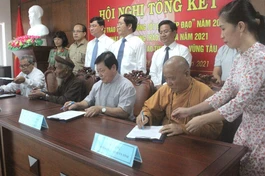 Các vị chức sắc tôn giáo trên địa bàn tỉnh đã ký kết giao ước thi đua năm 2021