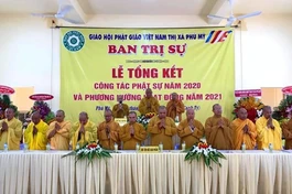 Chư tôn đức chứng minh hội nghị tổng kết của Ban Trị sự thị xã Phú Mỹ