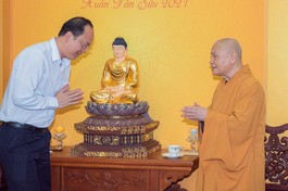 Phó Bí thư Thành ủy Nguyễn Hồ Hải chúc Tết đến Hòa thượng Chủ tịch