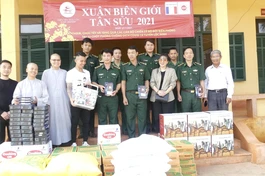 Trao quà "Xuân biên giới" Tân Sửu tại huyện Lộc Ninh, Bình Phước