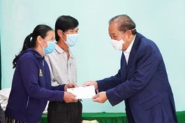 Phó Thủ tướng Thường trực Trương Hòa Bình tặng quà Tết tại Thừa Thiên Huế