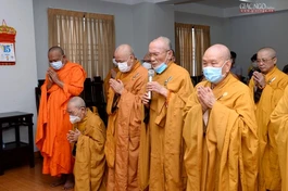  Hòa thượng Thích Huệ Trí chúc Tết đến Hòa thượng Chủ tịch - Ảnh: Bảo Toàn