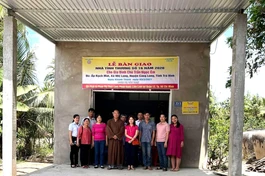 Đại đức Thích Minh Trí, Trụ trì chùa Long Bửu trao tặng nhà tình thương đến gia đình khó khăn