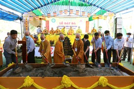 Chư tôn đức, đại diện các cơ quan cử hành nghi thức cầu nguyện lễ đặt đá chính thức