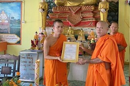 Đại đức Thạch Thanh Trường nhận quyết định bổ nhiệm trụ trì chùa Ô Đùng