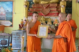 Đại đức Thạch Thanh Trường nhận quyết định bổ nhiệm trụ trì chùa Ô Đùng