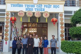 Đoàn nguyên lãnh đạo tỉnh Bình Thuận thăm Trường Trung cấp Phật học tỉnh