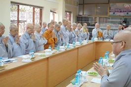 Chư Ni Phân ban Ni giới Trung ương và TP.HCM niệm Phật cầu gia hộ